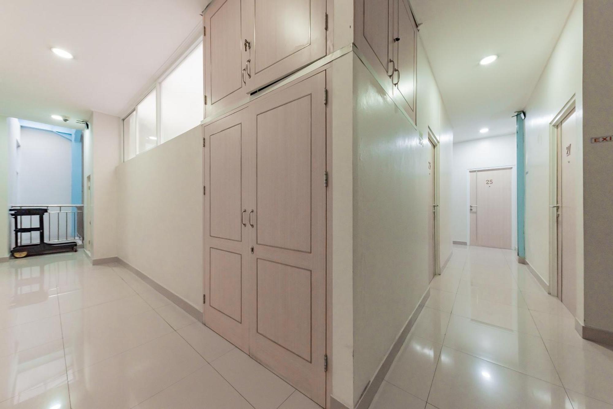 Reddoorz Near Pasar Baru Bandung Hotel Buitenkant foto